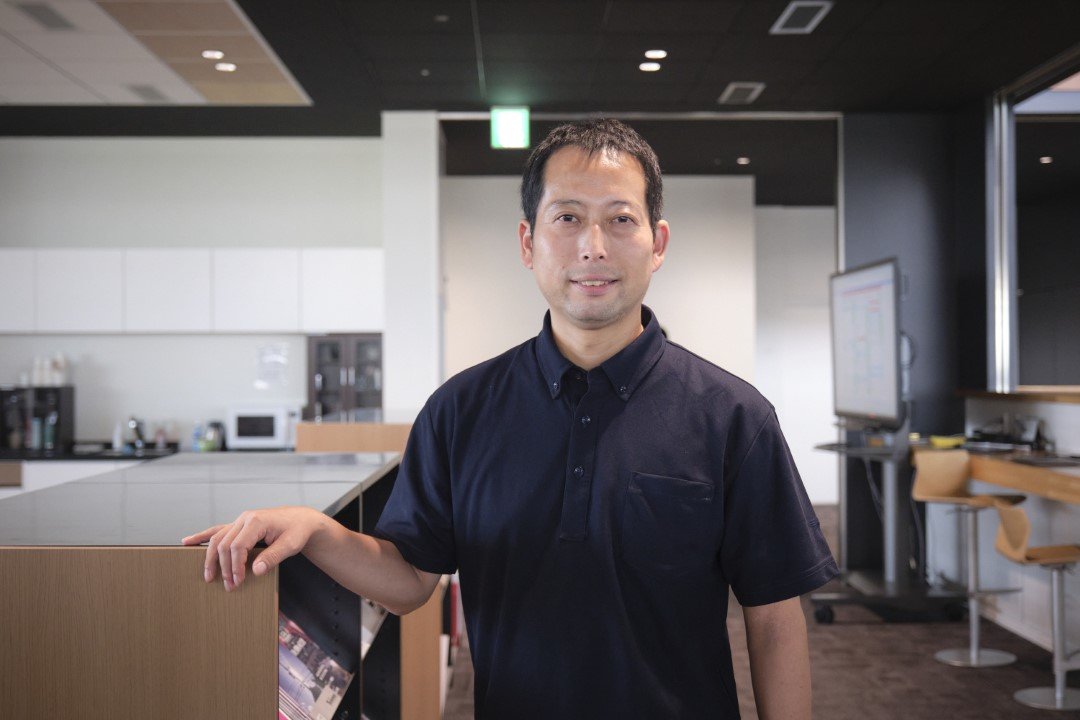 2025_TKS_写真6 最適な形状検討のためのシミュレーションシステムの開発を担当した鎌田美志さん (カスタム).jpg